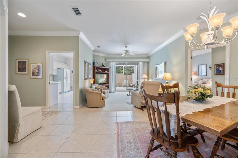 Picture of 900 Paisley Court Unit 1, Venice FL 34293