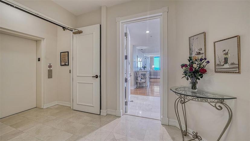 Picture of 1233 N Gulfstream Avenue Unit 502, Sarasota FL 34236