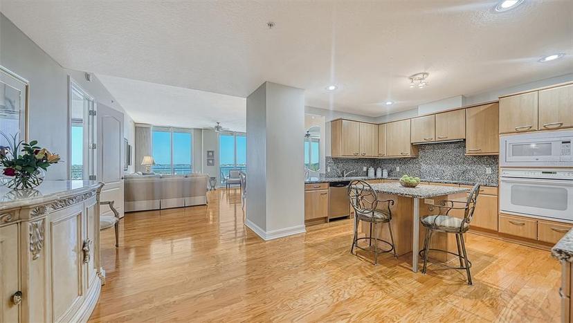 Picture of 1233 N Gulfstream Avenue Unit 502, Sarasota FL 34236