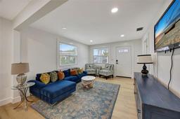 Picture of 915 E 20Th Avenue, Tampa, FL 33605