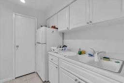 Picture of 2701 Hidden Lake Drive N Unit E, Sarasota, FL 34237