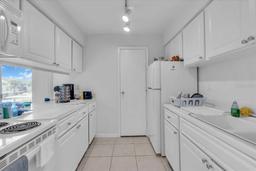 Picture of 2701 Hidden Lake Drive N Unit E, Sarasota, FL 34237