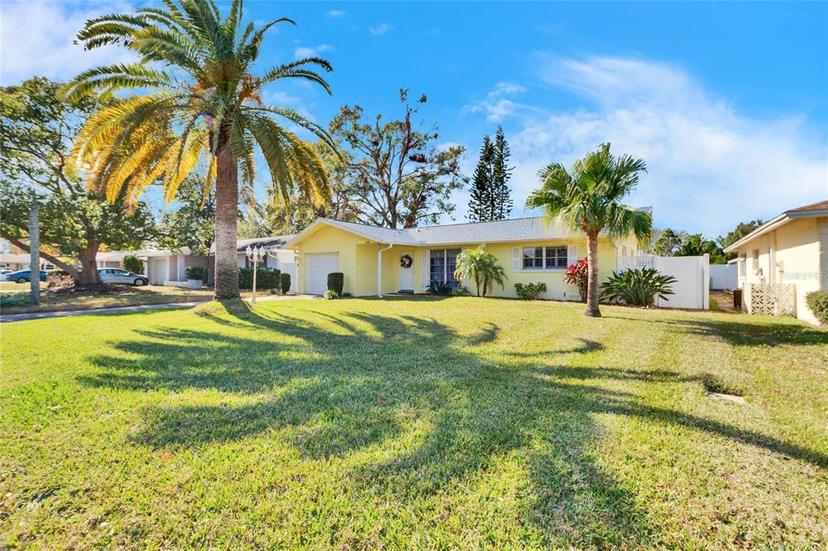 Picture of 2589 Redwood Circle, Clearwater FL 33763