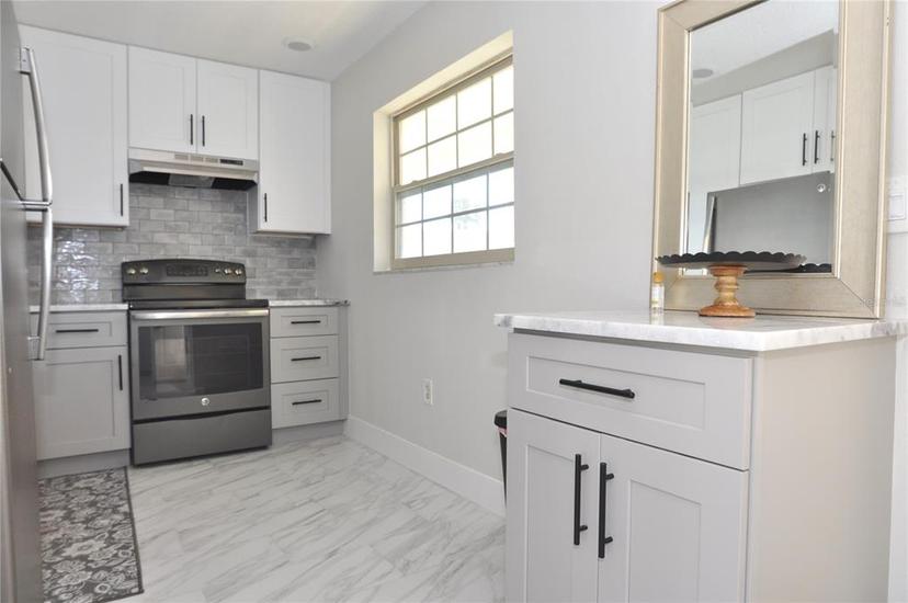 Picture of 19029 Us Highway 19 N Unit 6-16, Clearwater FL 33764