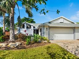 Picture of 1666 Pintail Way Unit 9, Sarasota, FL 34231