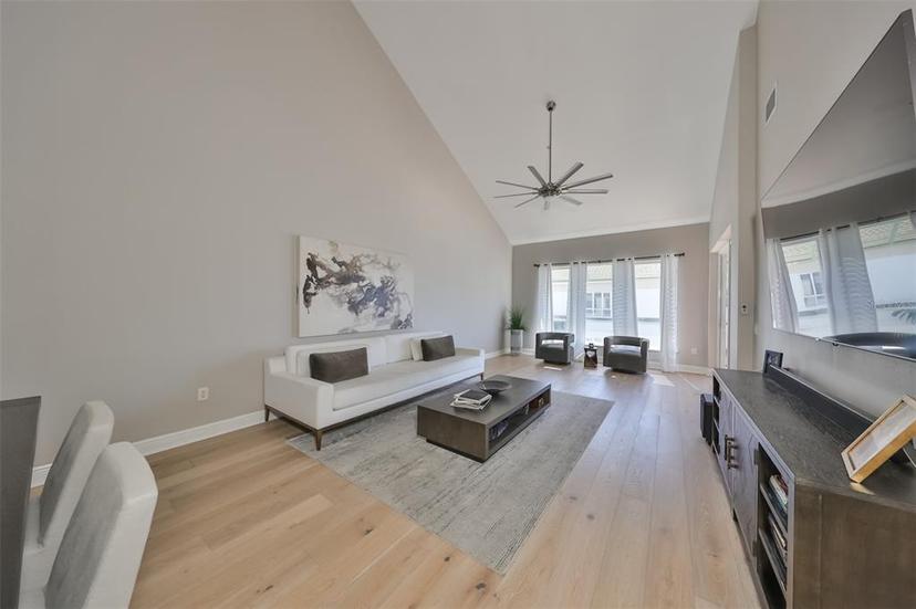 Picture of 1030 Bellasol Way Unit 402, Apollo Beach FL 33572