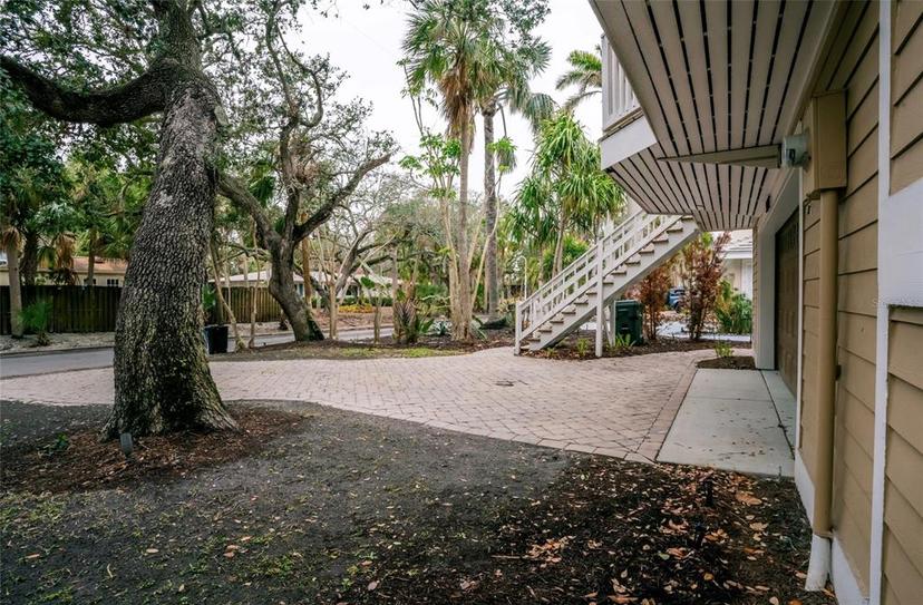 Picture of 5169 Oxford Drive, Sarasota FL 34242