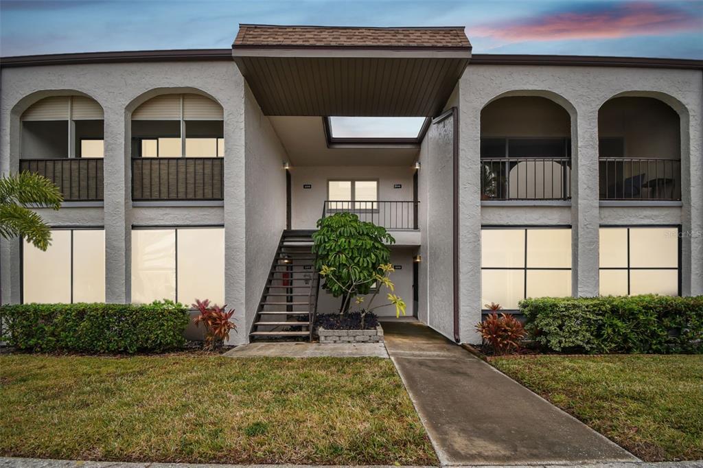 Picture of 7701 Starkey Road Unit 105, Seminole, FL 33777