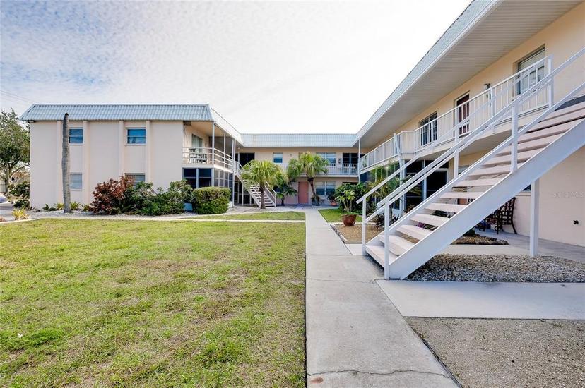Picture of 460 Base Avenue E Unit 122, Venice FL 34285