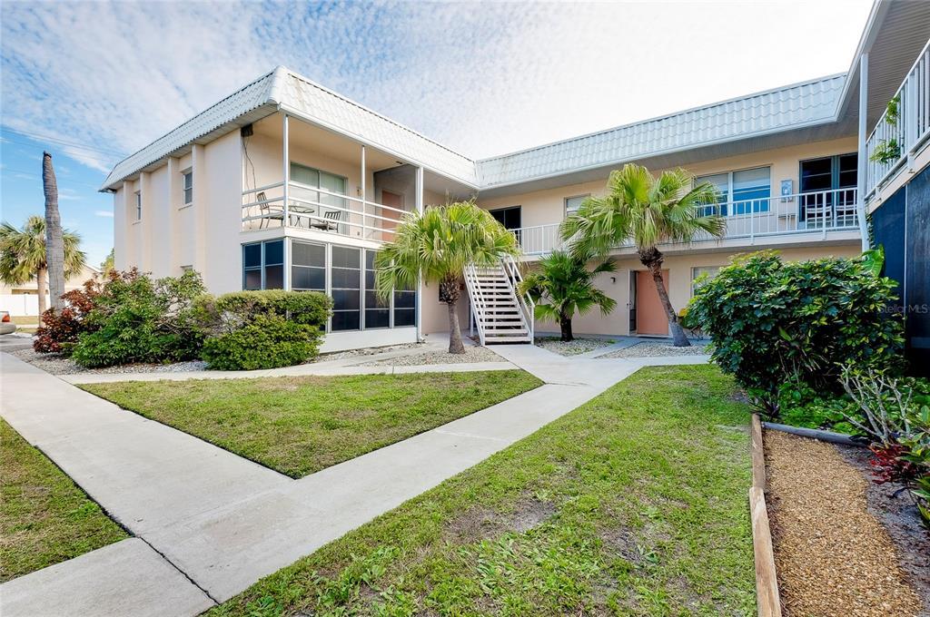 Picture of 460 Base Avenue E Unit 122, Venice, FL 34285
