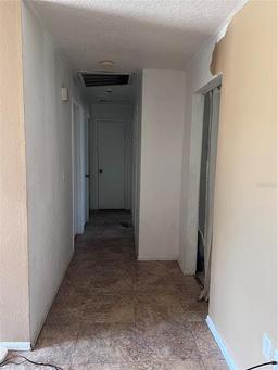 Picture of 589 Duncan Circle E, Auburndale, FL 33823