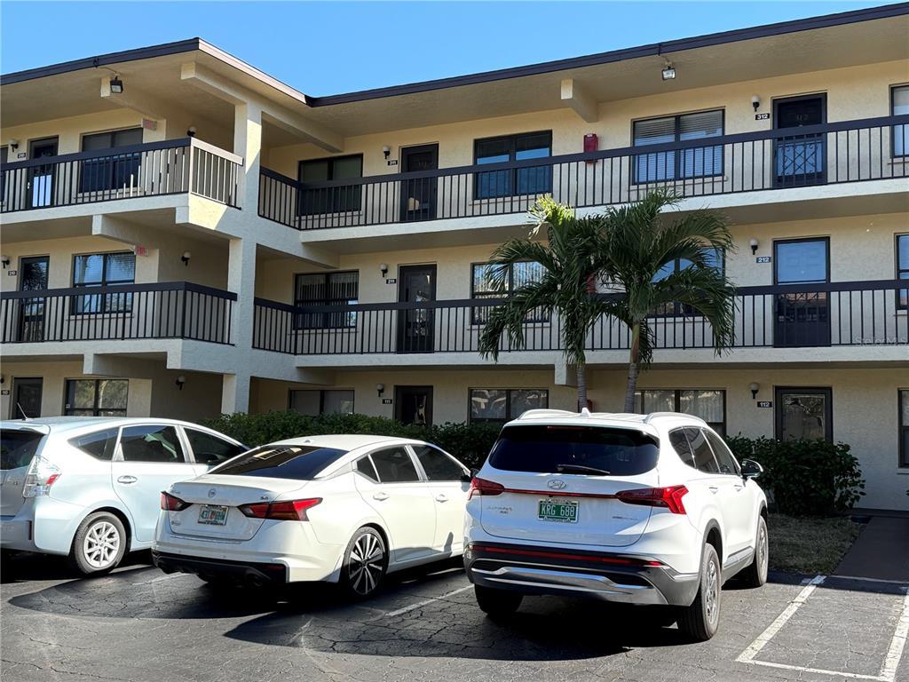 Picture of 425 30Th Avenue W Unit C212, Bradenton, FL 34205
