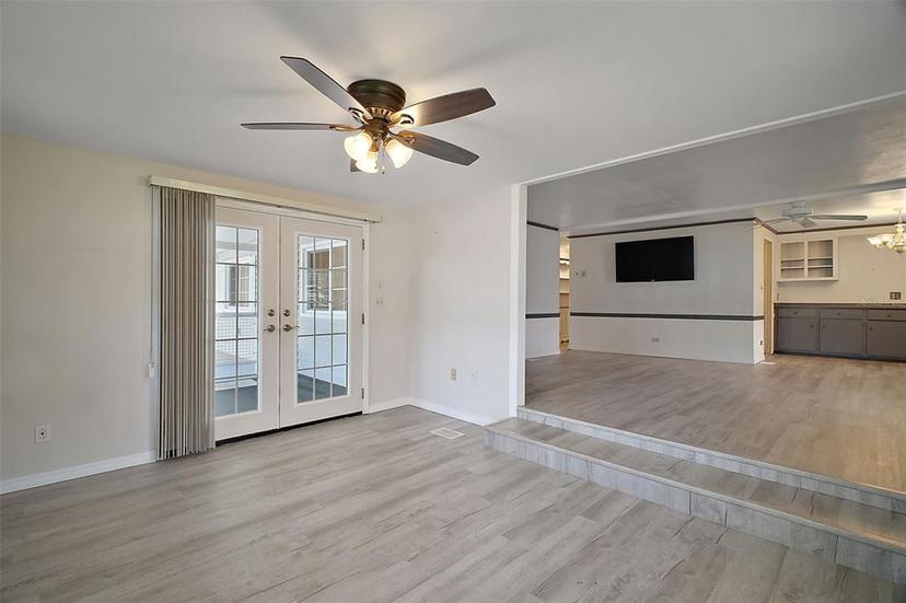 Picture of 711 Dolphin Drive, Tavares FL 32778