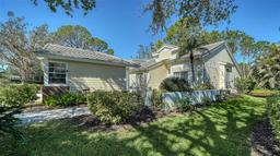 Picture of 7628 Whitebridge Glen, University Park, FL 34201