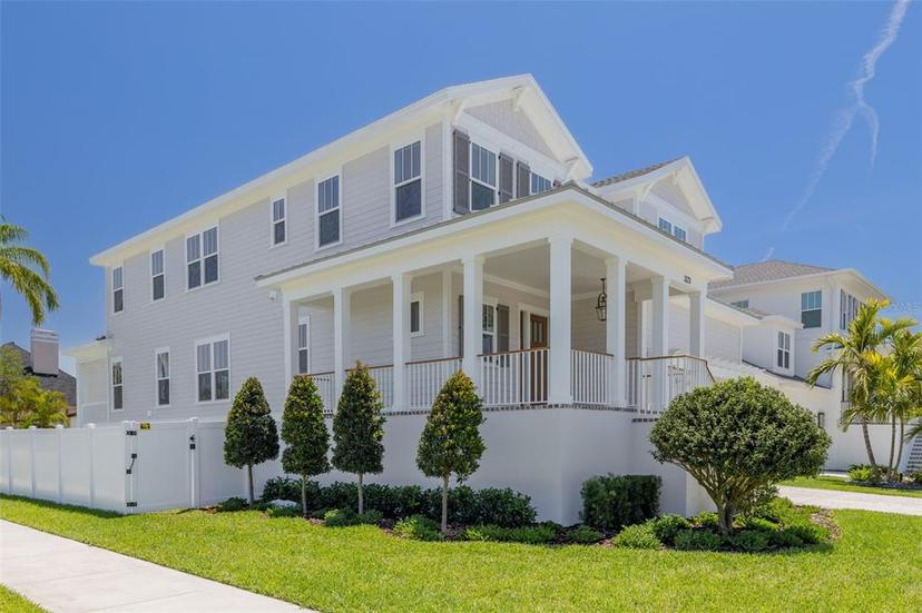 Picture of 323 Appian Way Ne, St Petersburg FL 33704