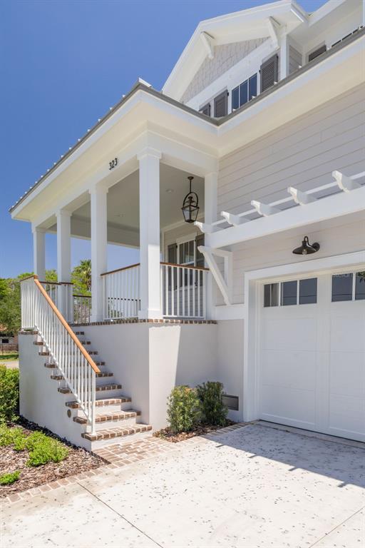 Picture of 323 Appian Way Ne, St Petersburg FL 33704