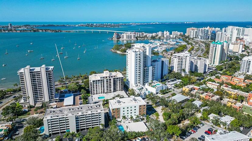 Picture of 435 S Gulfstream Avenue Unit 1004, Sarasota FL 34236