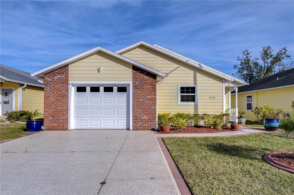 Picture of 37347 Derbyshire Drive, Zephyrhills, FL 33542