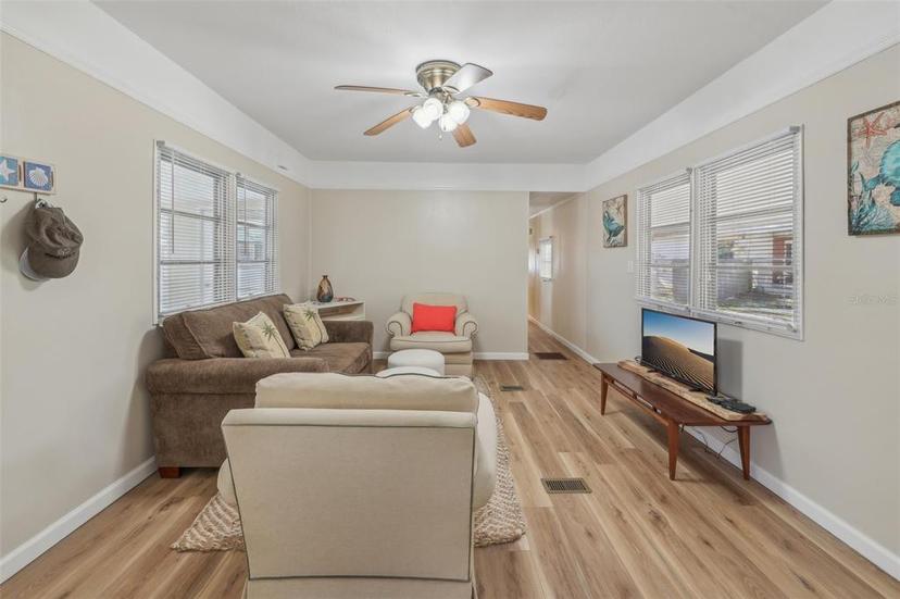 Picture of 980 7Th Street Nw Unit 72, Largo FL 33770