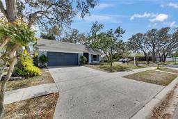 Picture of 2517 Wrencrest Circle, Valrico, FL 33596
