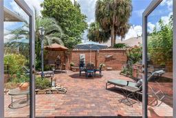 Picture of 10452 NW 35Th Place, Gainesville, FL 32606