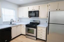 Picture of 100 El Camino Drive Unit 102, Winter Haven, FL 33884