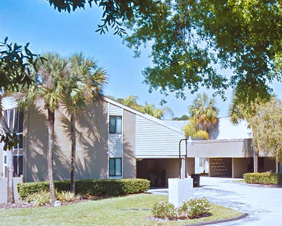 Picture of 1404 Oak Place Unit J, Apopka, FL 32712