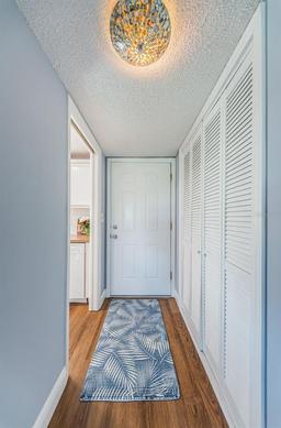Picture of 4725 Cove Circle Unit 211, St Petersburg, FL 33708