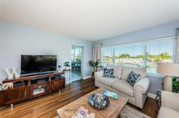 Picture of 4725 Cove Circle Unit 211, St Petersburg, FL 33708