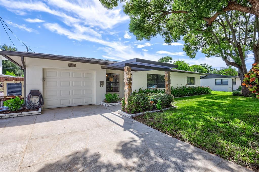 Picture of 8532 Kumquat Avenue, Seminole, FL 33777