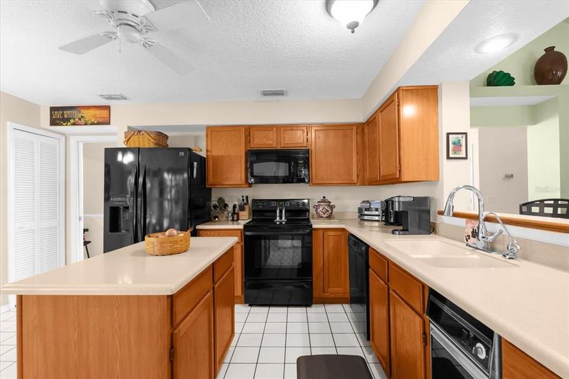 Picture of 2043 Sawgrass Drive, Apopka FL 32712