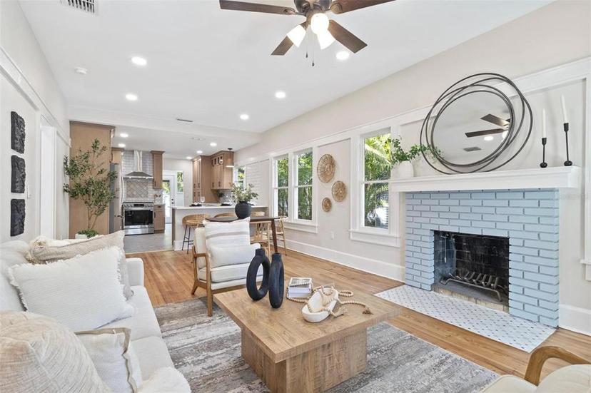 Picture of 235 11Th Avenue Ne, St Petersburg FL 33701