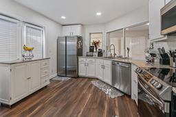 Picture of 764 Captiva Court Ne, St Petersburg, FL 33702