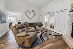 Picture of 764 Captiva Court Ne, St Petersburg, FL 33702