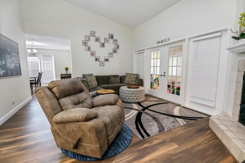 Picture of 764 Captiva Court Ne, St Petersburg FL 33702