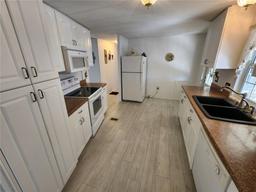 Picture of 808 53Rd Avenue E Unit 9, Bradenton, FL 34203