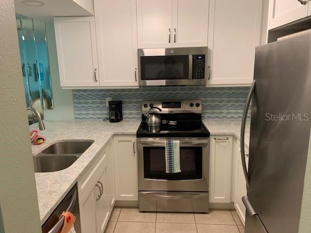 Picture of 634 Bird Bay Drive E Unit 103, Venice FL 34285