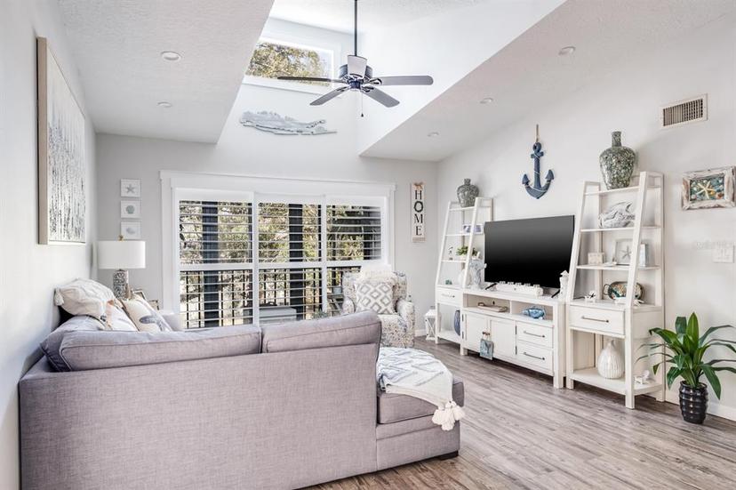 Picture of 1398 Shady Pine Way Unit E3, Tarpon Springs FL 34688