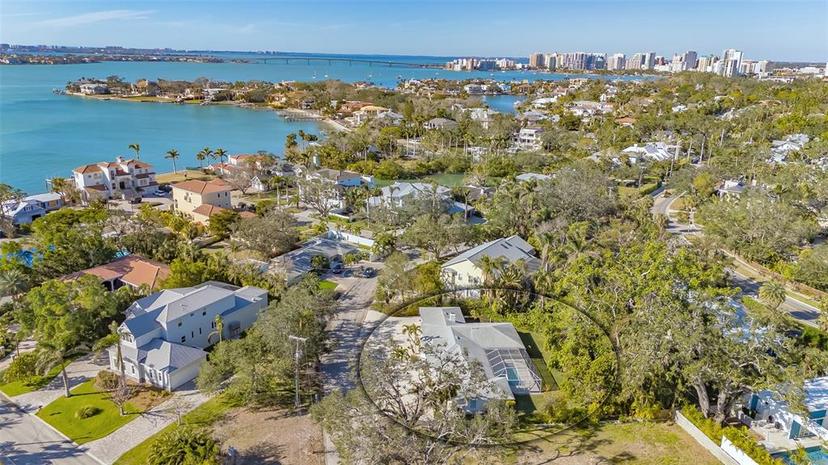 Picture of 2133 Oriole Drive, Sarasota FL 34239