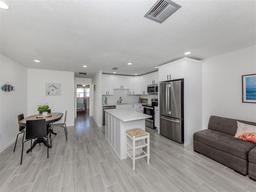 Picture of 525 Manatee Court Unit 4, Venice, FL 34285