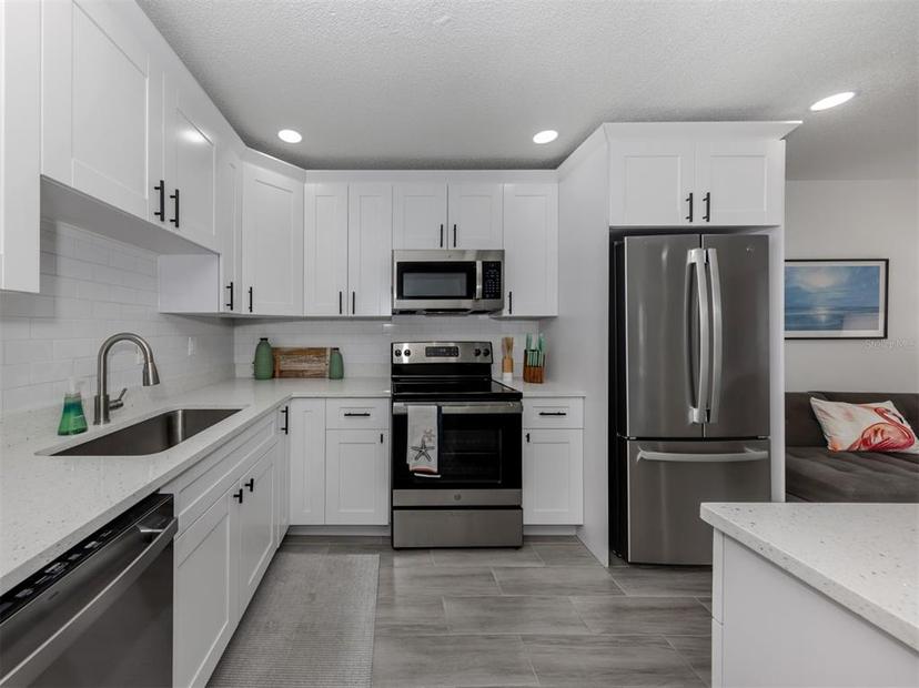 Picture of 525 Manatee Court Unit 4, Venice FL 34285
