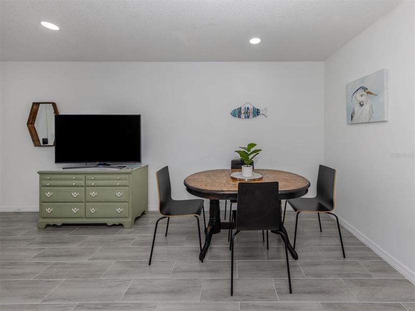 Picture of 525 Manatee Court Unit 4, Venice FL 34285