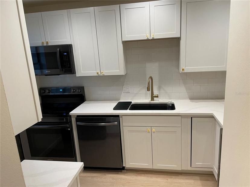 Picture of 4511 S Oak Drive Unit R12, Tampa FL 33611