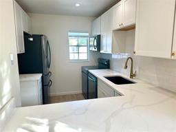 Picture of 4511 S Oak Drive Unit R12, Tampa, FL 33611