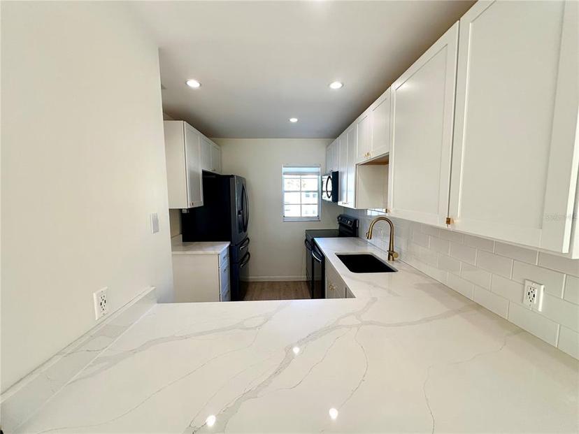 Picture of 4511 S Oak Drive Unit R12, Tampa FL 33611