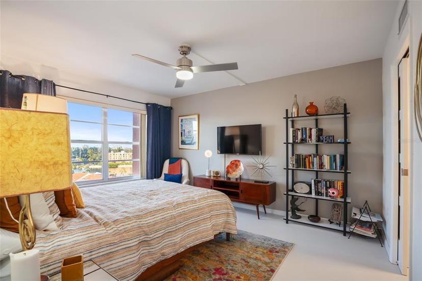 Picture of 4900 Brittany Drive S Unit 909, St Petersburg FL 33715