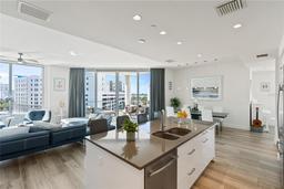 Picture of 111 S Pineapple Avenue Unit 607, Sarasota, FL 34236
