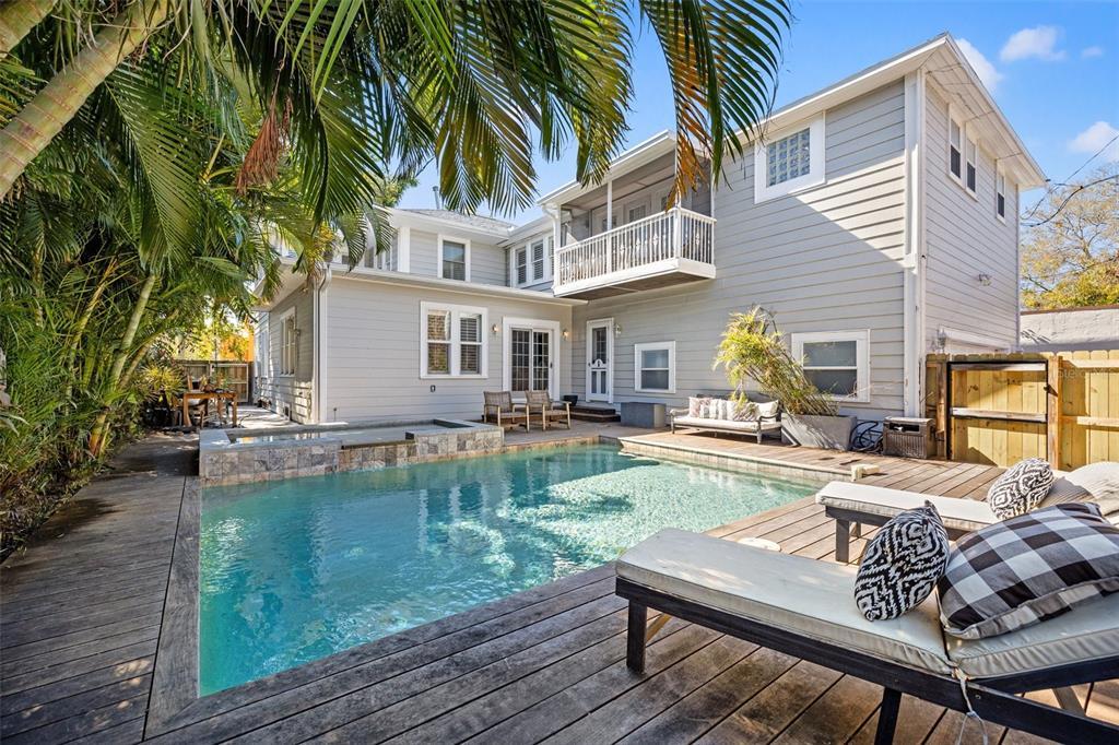 Picture of 425 20Th Avenue Ne, St Petersburg, FL 33704
