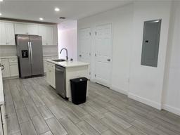 Picture of 116 SE 8Th Avenue Unit 4, Okeechobee, FL 34974
