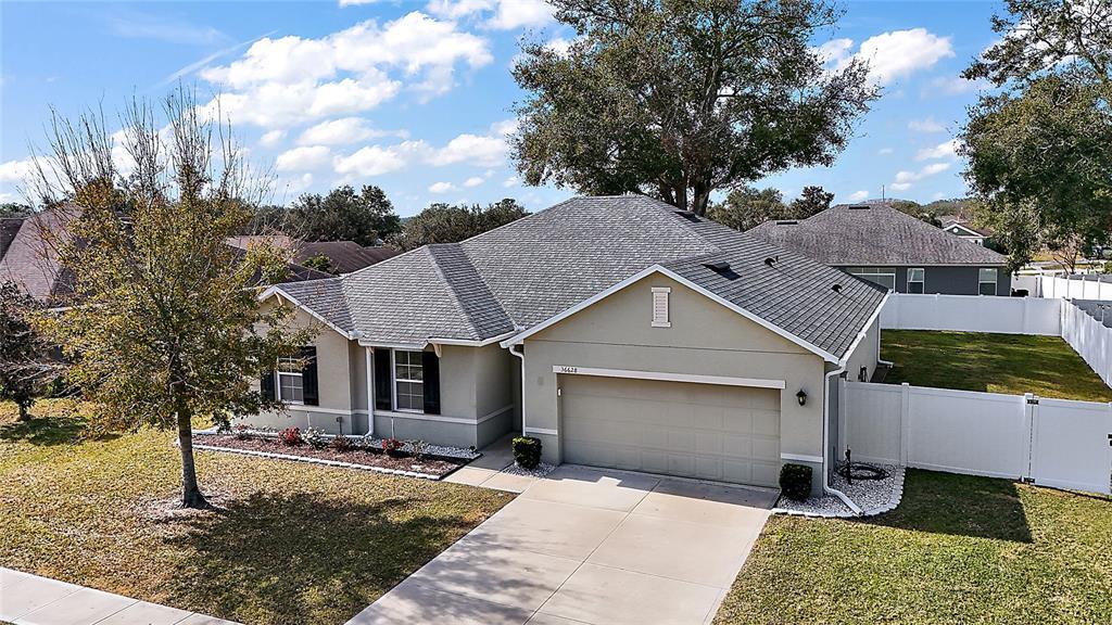 Picture of 36628 Grand Island Oaks Cir, Grand Island, FL 32735